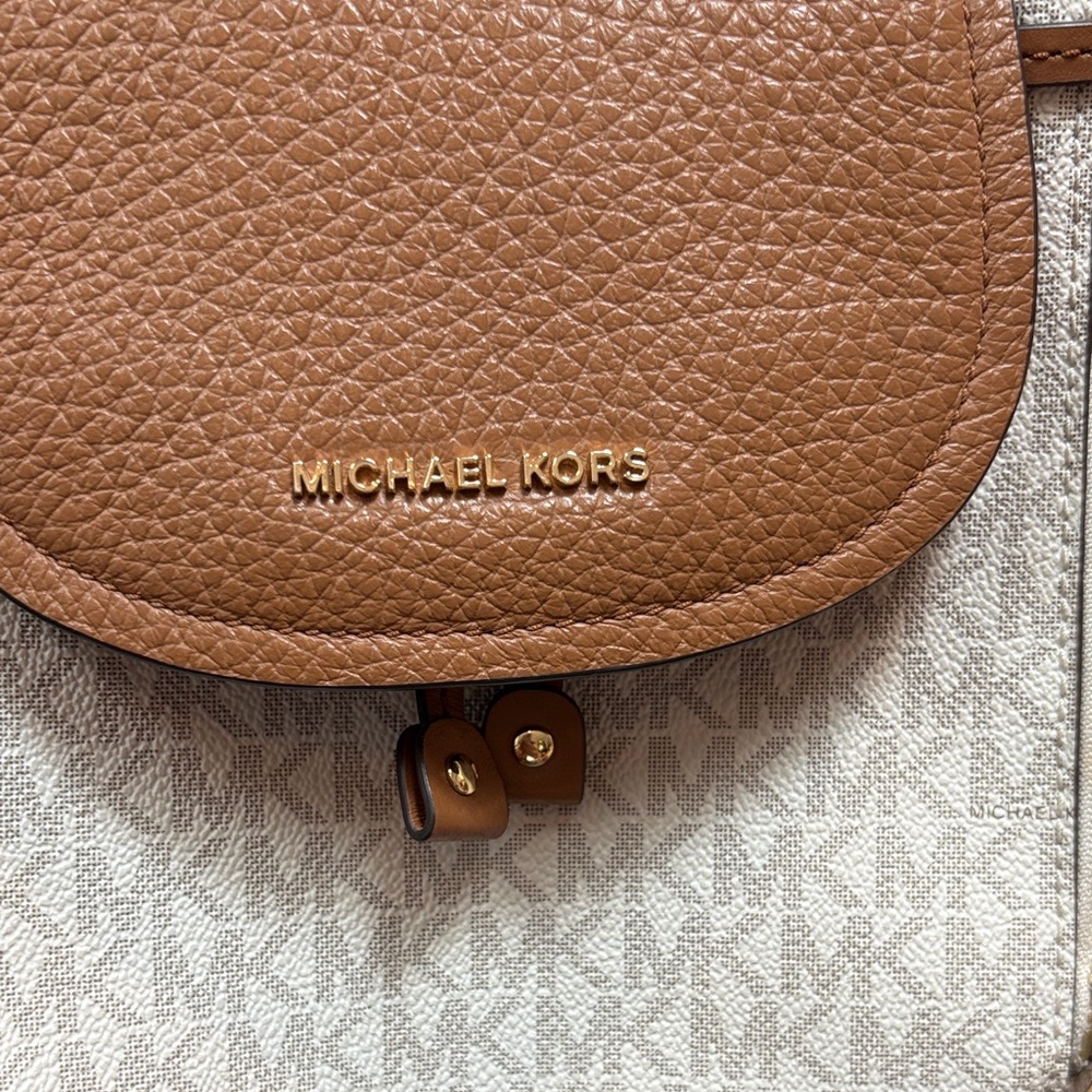 Michael Kors MK XS Viv Pebble Leather Convertible Backpack Crossbody - Picture 3 of 15